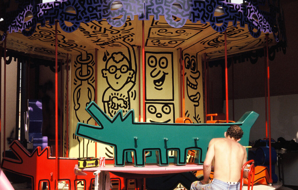 Keith Haring painting his Luna Luna carousel